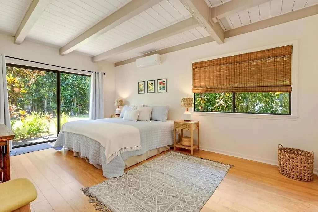 Holiday home Newly Listed Luxury Home - Great Location + Views Princeville