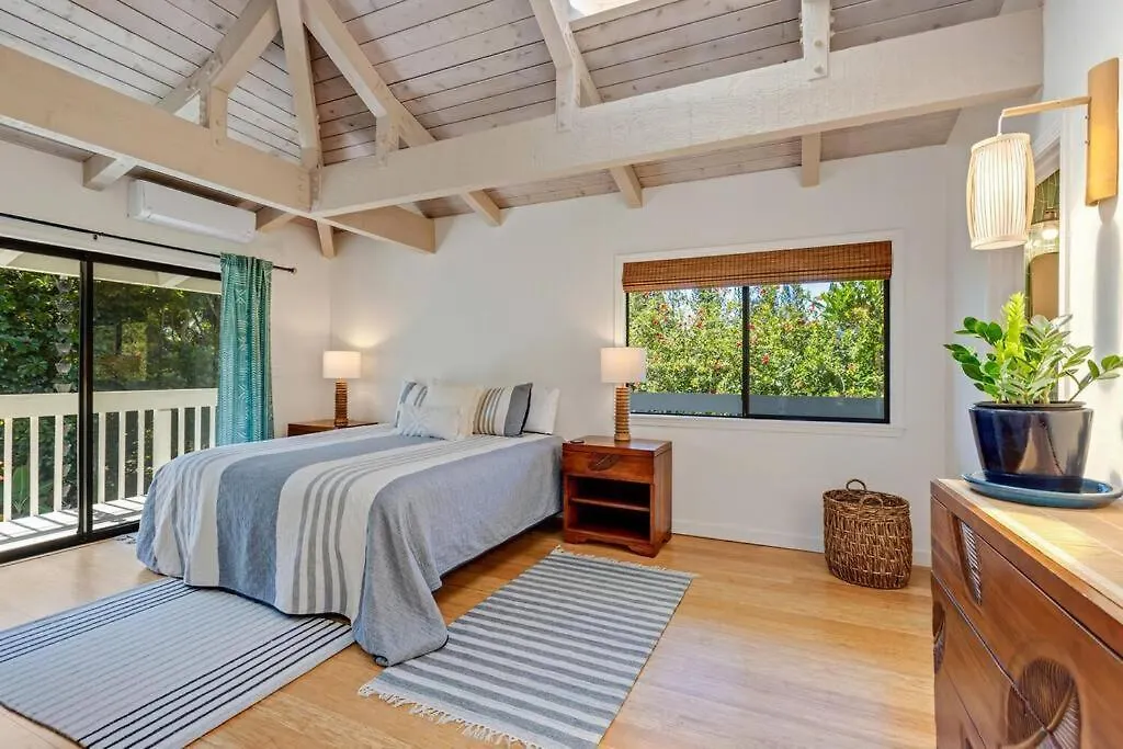 Newly Listed Luxury Home - Great Location + Views Princeville Holiday home